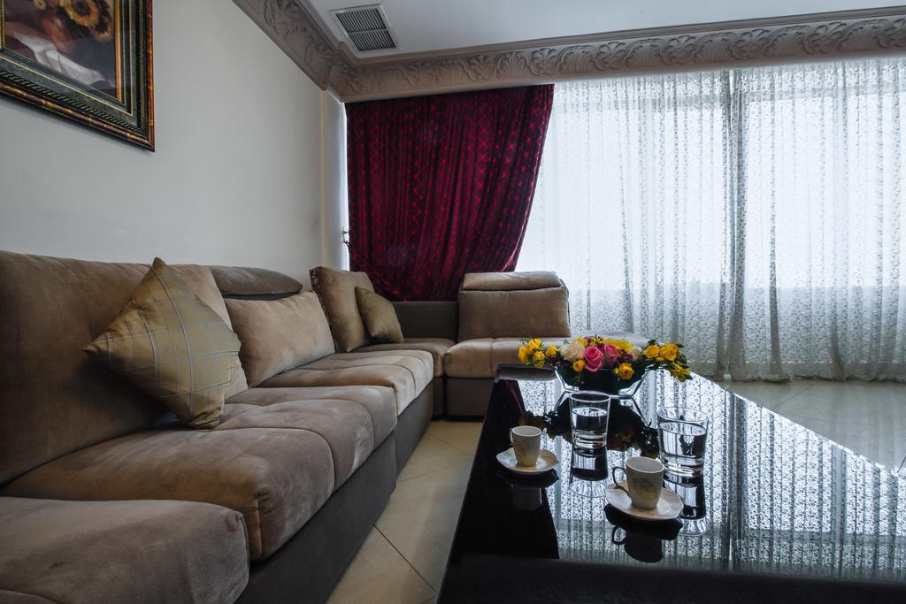 Sara Plaza (Adults Only) Aparthotel Kuwait City Exterior foto